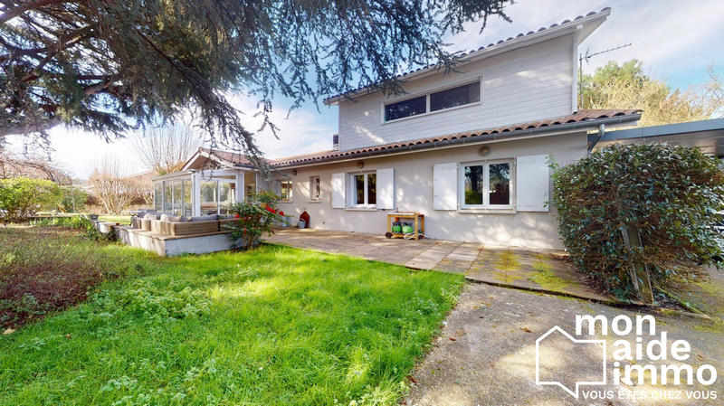 Maison traditionnelle - 170 m² - 6 pièces