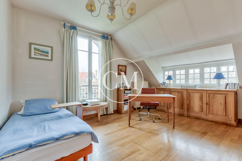 Maison - 205 m² - 6 pièces