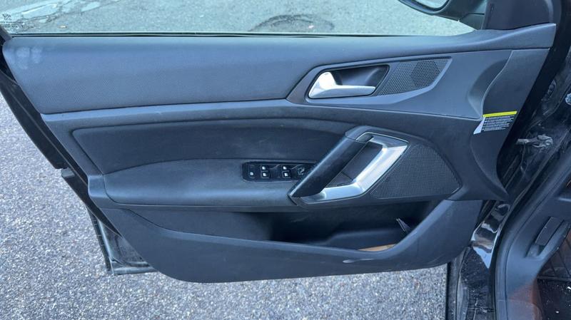 Peugeot 308 1.2 PureTech 130 Allure Business - 5 places