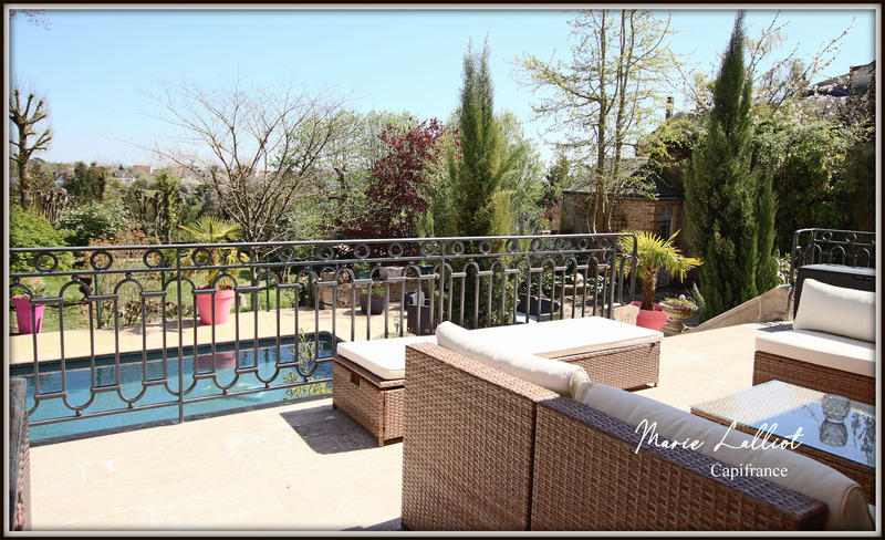 Maison - 370 m² - 11 pièces