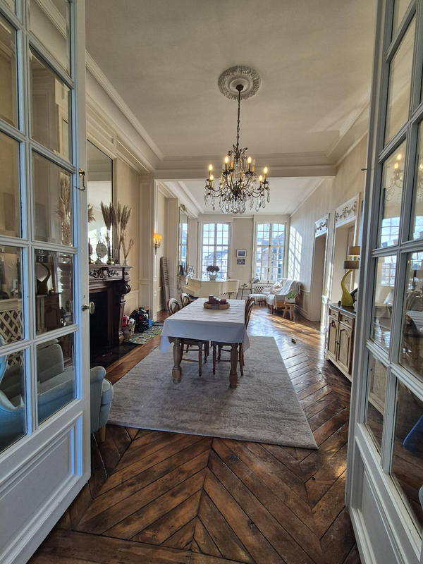 Maison - 310 m² - 10 pièces