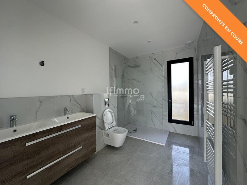 Propriété - 250 m² - 8 pièces