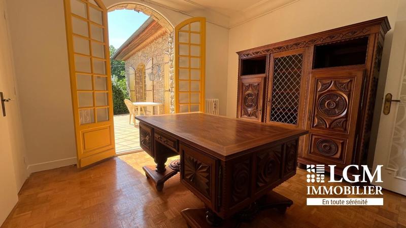 Maison - 210 m² - 8 pièces