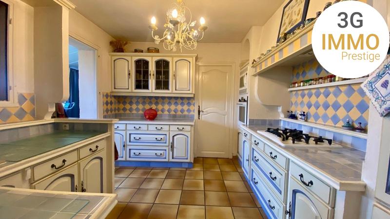 Demeure - 230 m² - 7 pièces