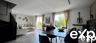 Maison - 212 m² - 8 pièces