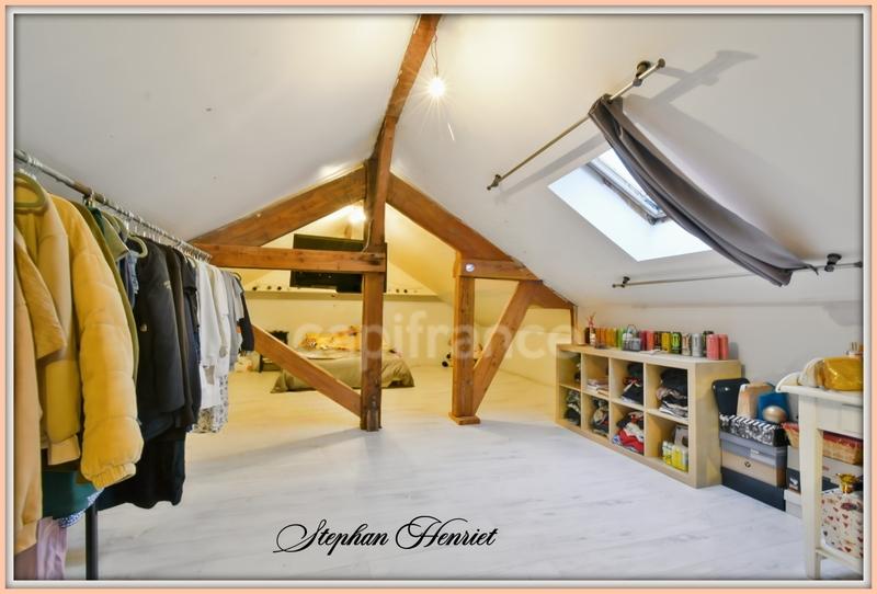 Maison - 262 m² - 12 pièces