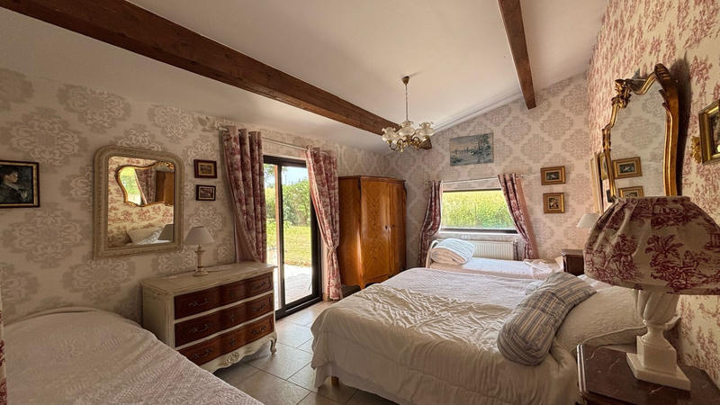 Maison - 267 m² - 10 pièces