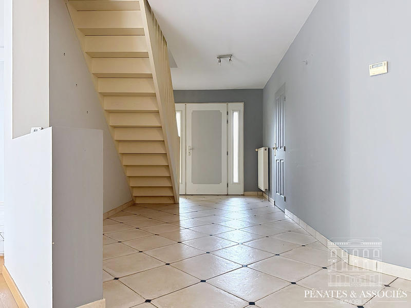 Maison - 241 m² - 8 pièces