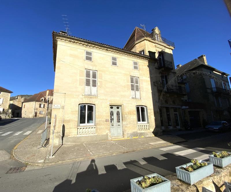 Maison traditionnelle - 232 m² - 8 pièces