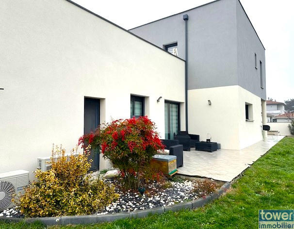 Maison - 163 m² - 6 pièces