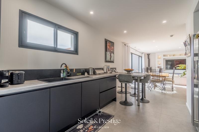 Maison - 232 m² - 7 pièces