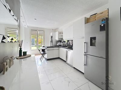 Appartement - 80 m² - 4 pièces