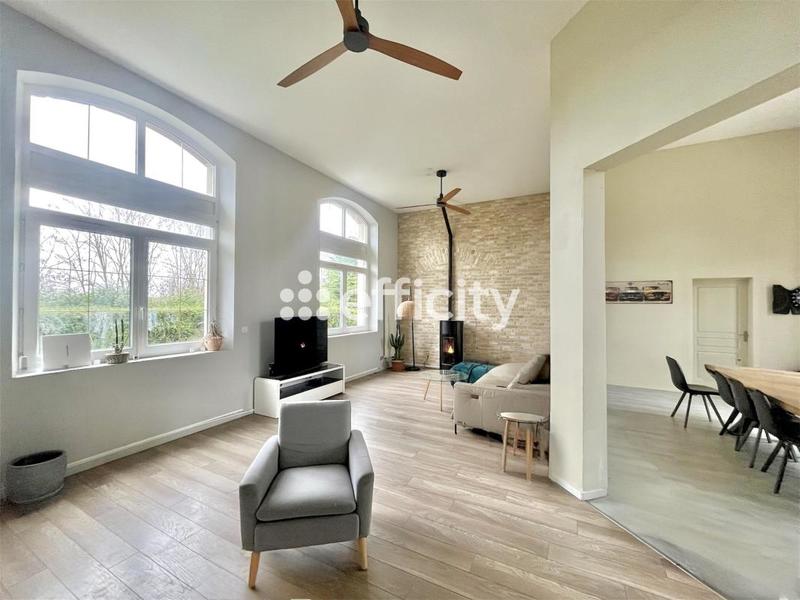 Maison - 233 m² - 7 pièces