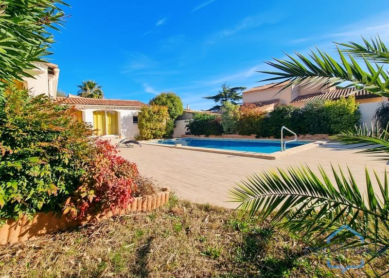 Maison - 222 m² - 8 pièces