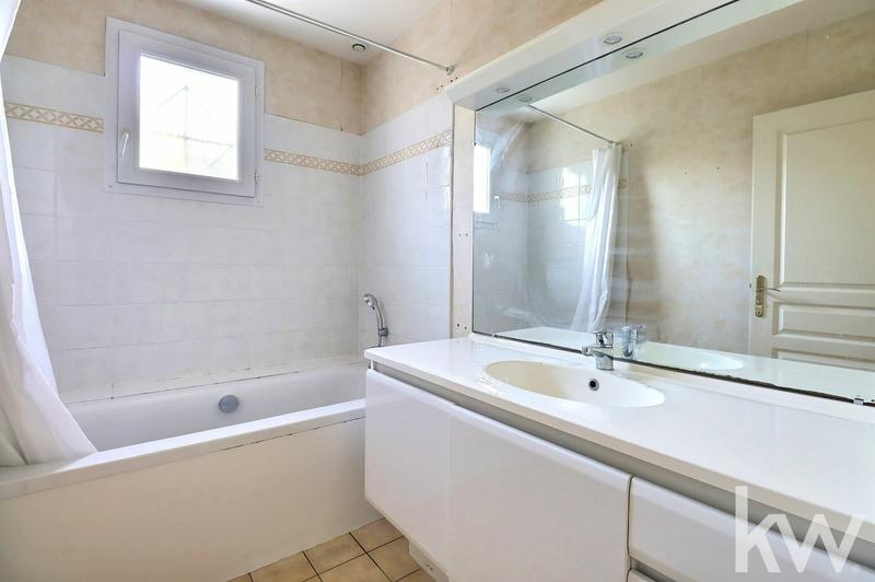 Maison - 243 m² - 9 pièces