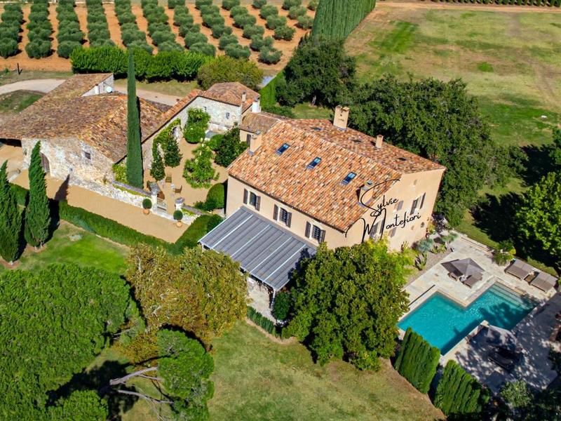 Maison de maîtres - 700 m² - 15 pièces