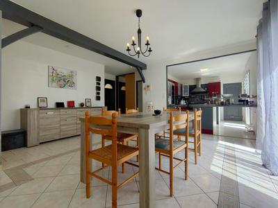 Maison - 216 m² - 10 pièces