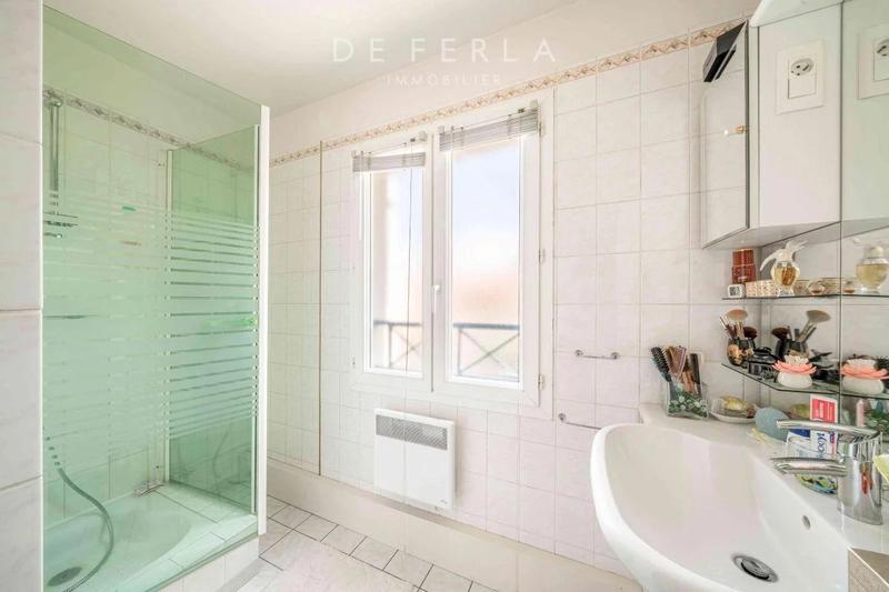 Maison - 230 m² - 5 pièces