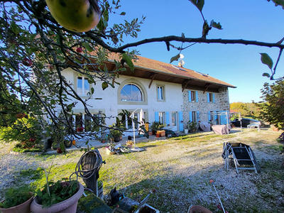 Corps de ferme - 483 m² - 8 pièces