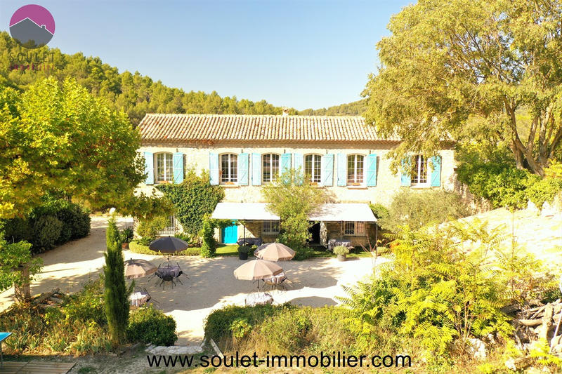 Propriété - 400 m² - 14 pièces