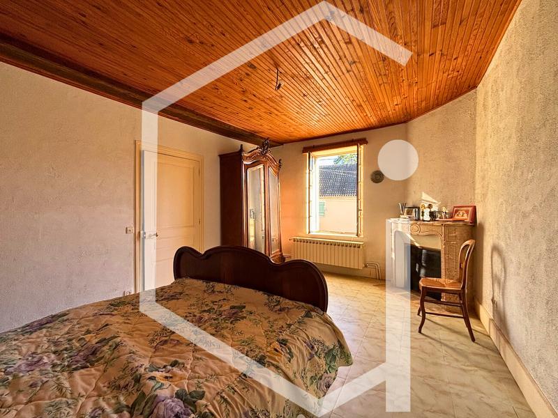 Maison - 218 m² - 9 pièces