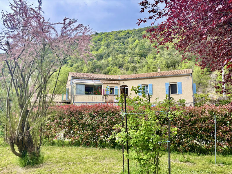 Maison - 204 m² - 8 pièces