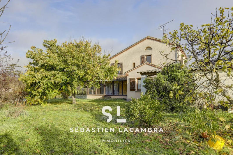 Maison - 186 m² - 8 pièces