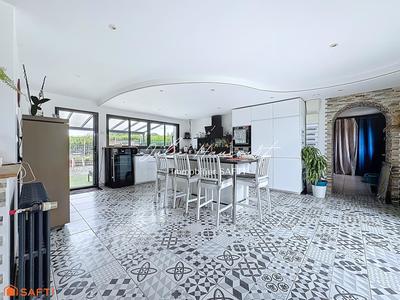 Maison - 266 m² - 7 pièces