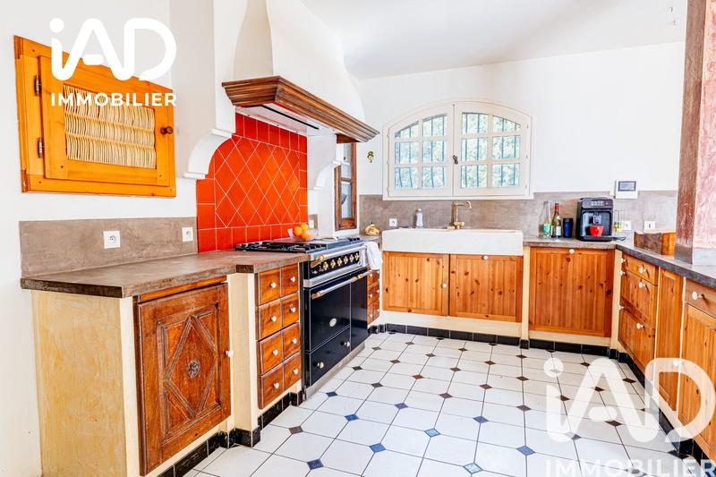 Maison - 250 m² - 5 pièces