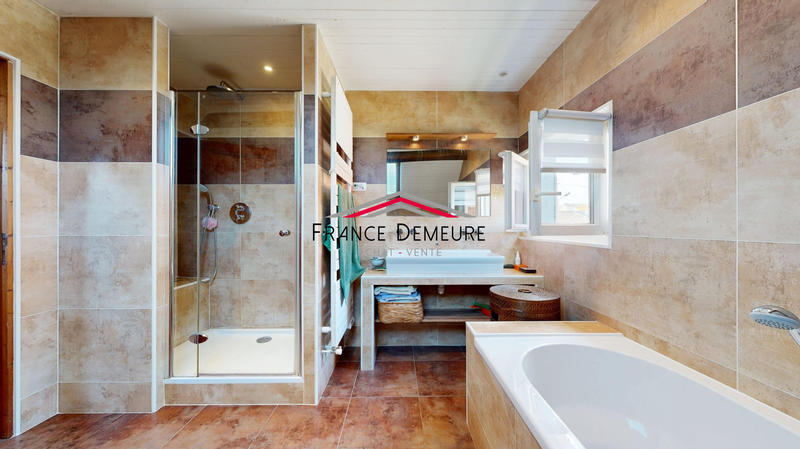 Maison - 178 m² - 8 pièces