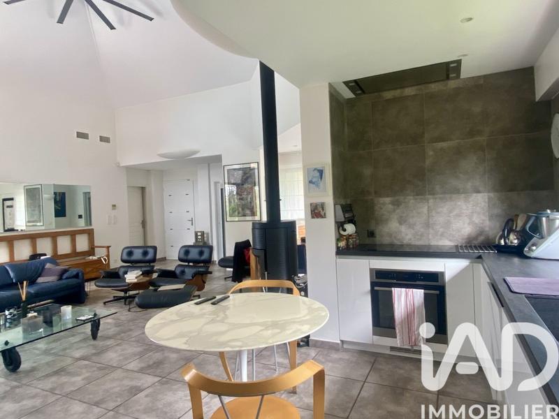 Maison - 238 m² - 6 pièces