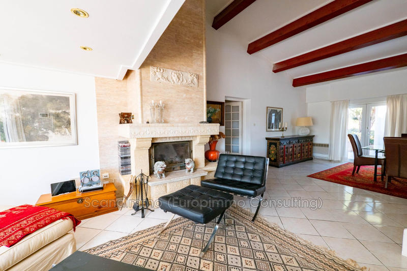 Maison - 234 m² - 9 pièces