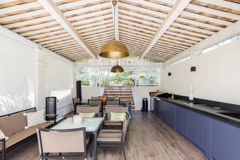 Maison - 300 m² - 8 pièces