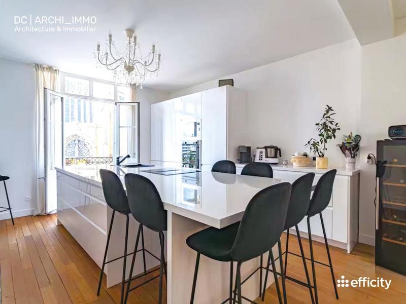 Maison - 247 m² - 10 pièces