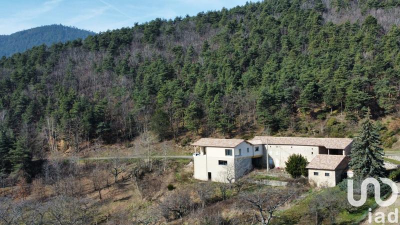 Maison - 220 m² - 5 pièces