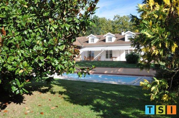 Maison - 365 m² - 7 pièces