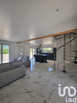 Maison - 96 m² - 4 pièces