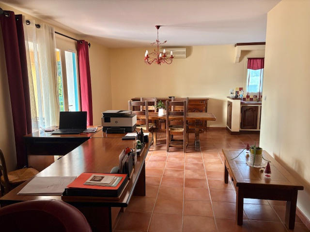 Propriété - 137 m² - 4 pièces