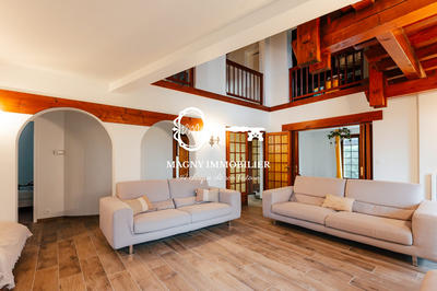 Maison - 220 m² - 7 pièces