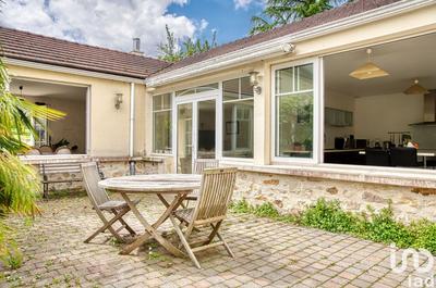 Maison - 414 m² - 14 pièces