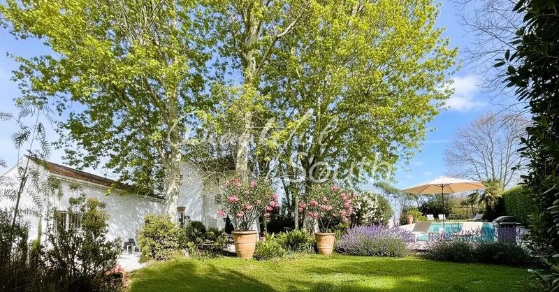 Hôtel particulier - 300 m² - 8 pièces