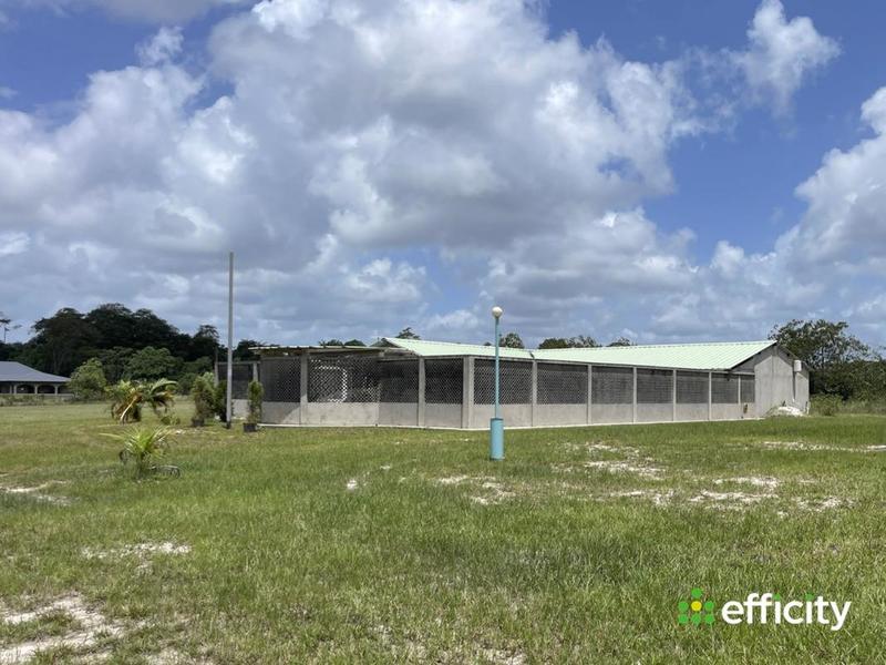 Terrain - 25 857 m²