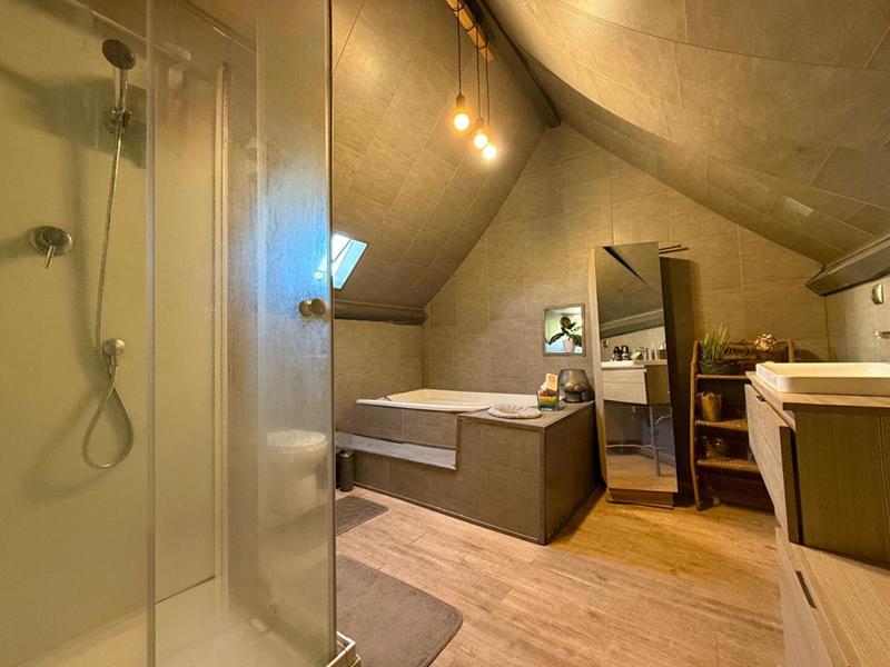 Maison - 260 m² - 11 pièces