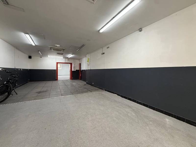 Local d'activités - 132 m² - 2 pièces