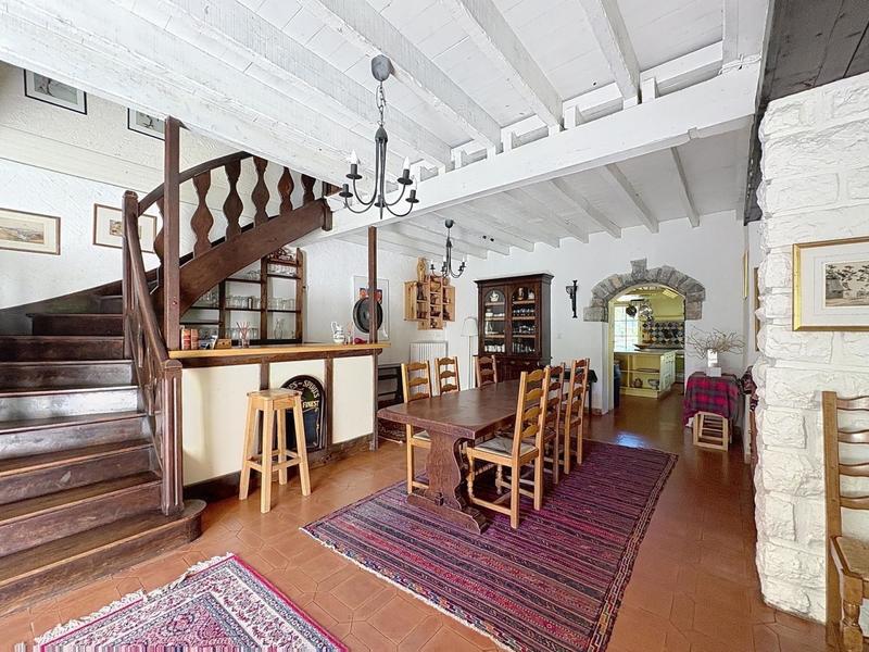 Maison - 463 m² - 19 pièces