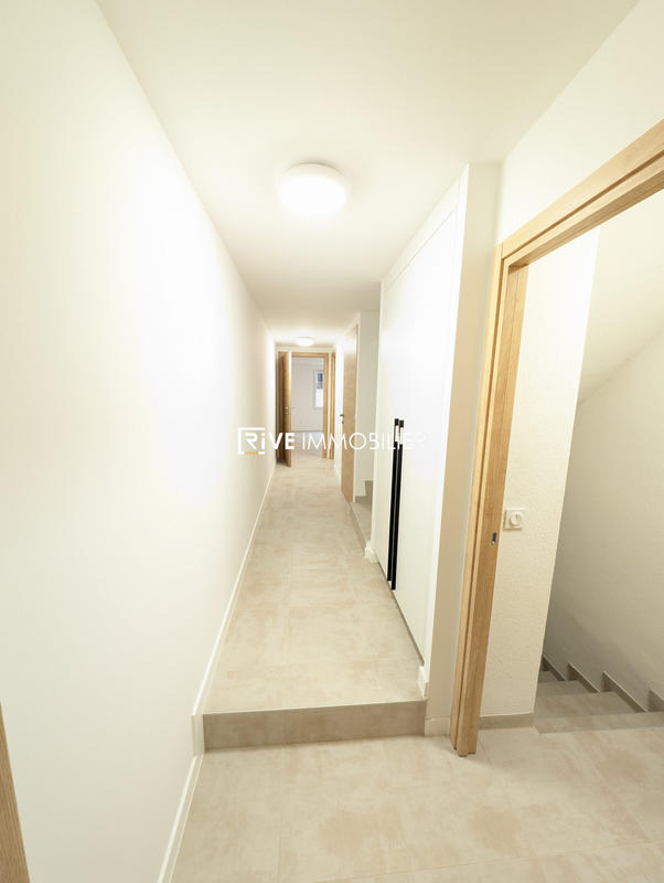 Maison - 241 m² - 7 pièces