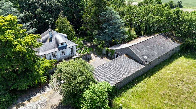 Maison - 168 m² - 9 pièces