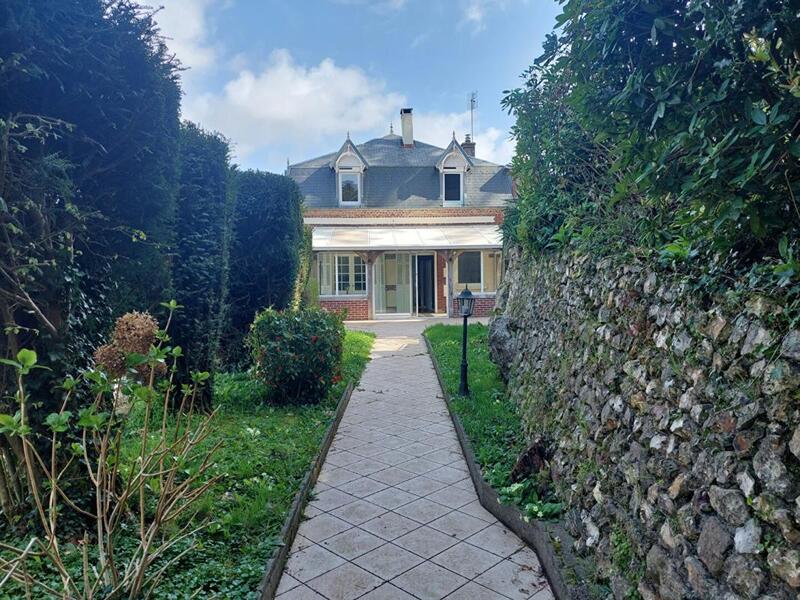 Propriété - 200 m² - 7 pièces