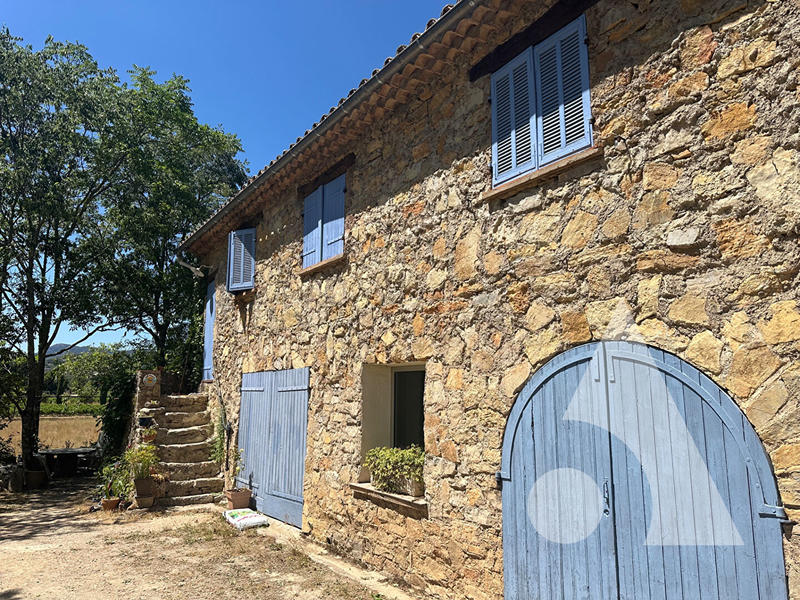 Maison - 300 m² - 9 pièces