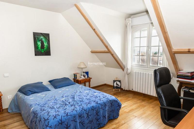 Maison - 230 m² - 8 pièces